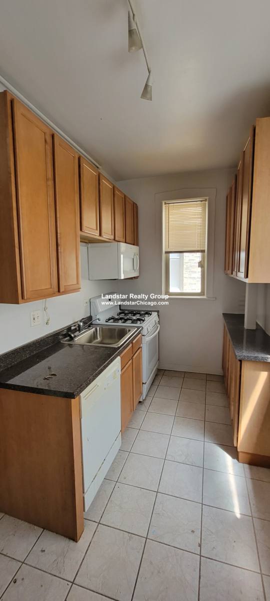 Apartment for rent at 7513 N Greenview #1, Chicago, IL 60626
