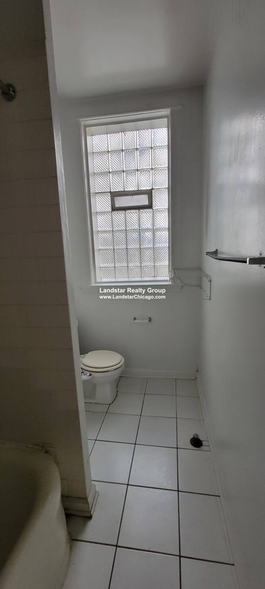 Apartment for rent at 7513 N Greenview #1, Chicago, IL 60626