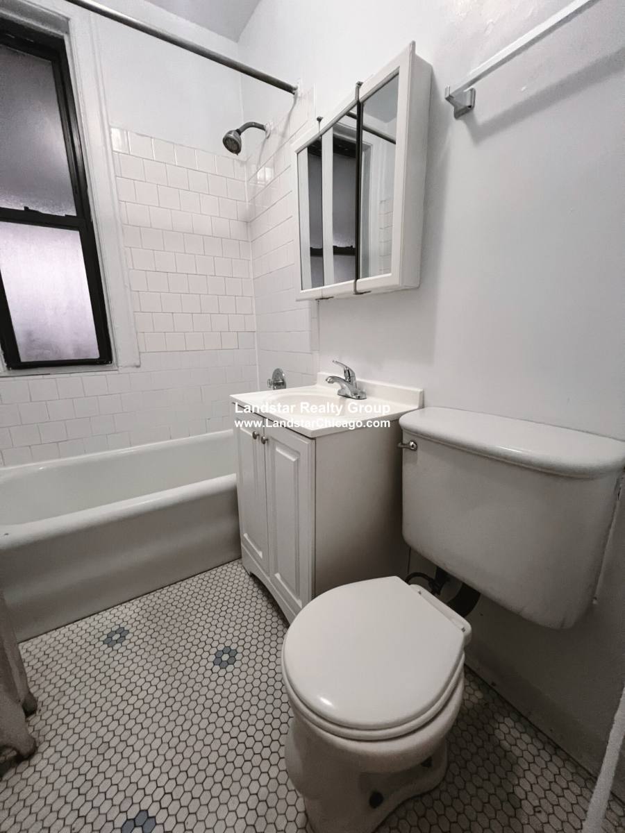 Apartment for rent at 2419 W Sunnyside #2, Chicago, IL 60625