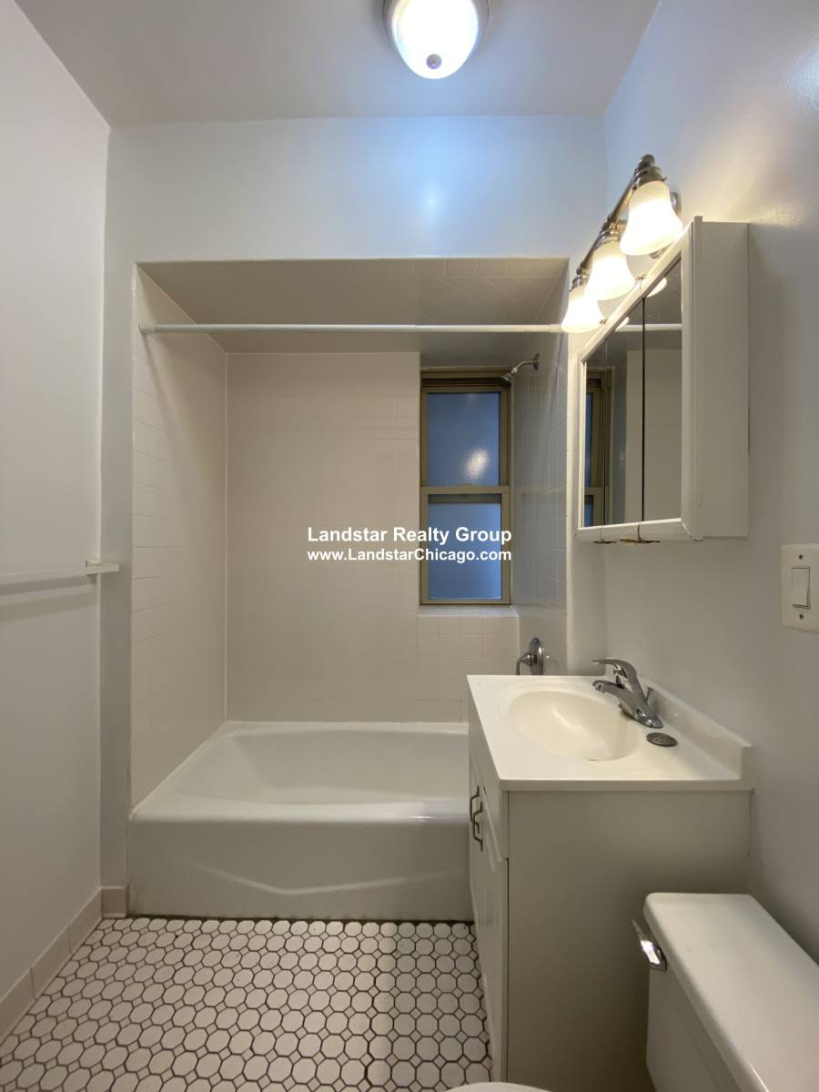 Apartment for rent at 558 Elmwood #2, Chicago, IL 60620
