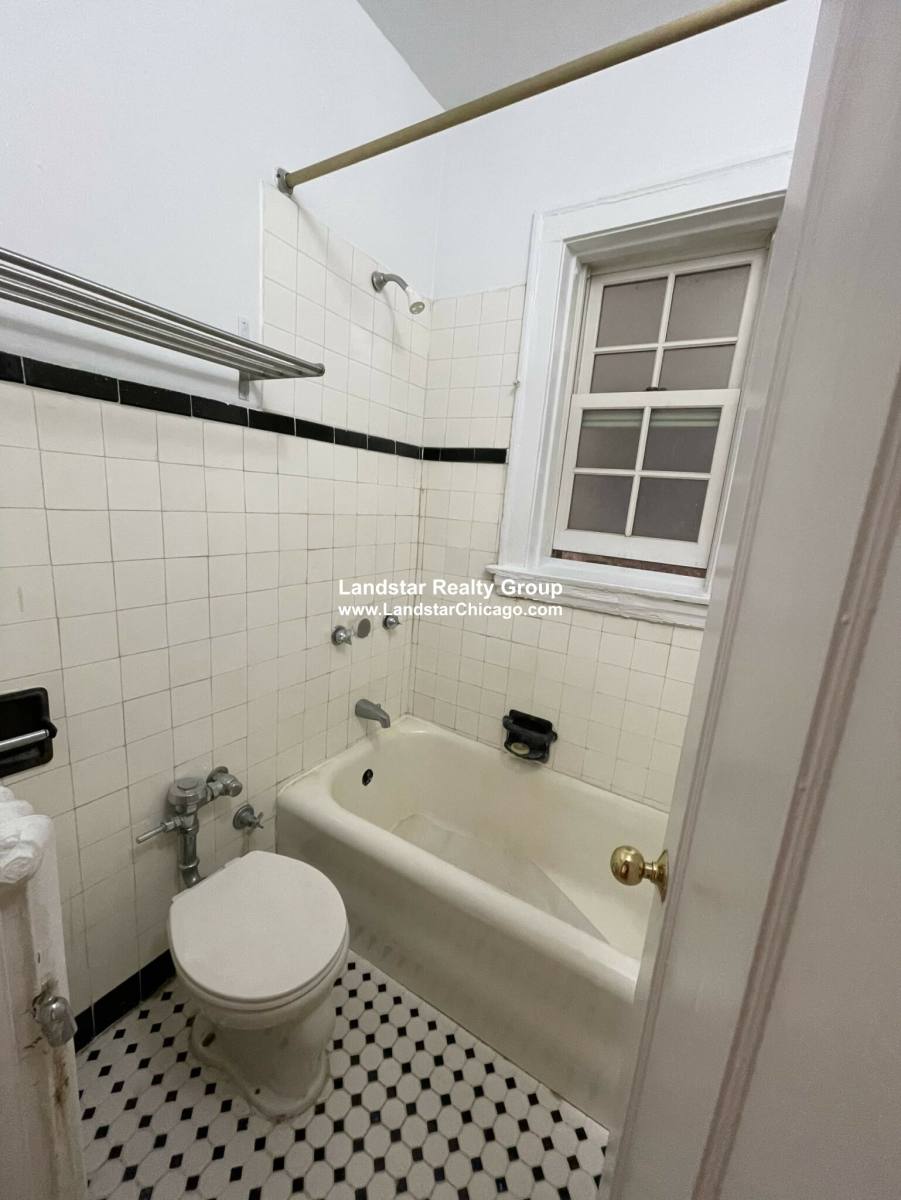 Apartment for rent at 1454 Oak Ave #3E, Evanston, IL 60201