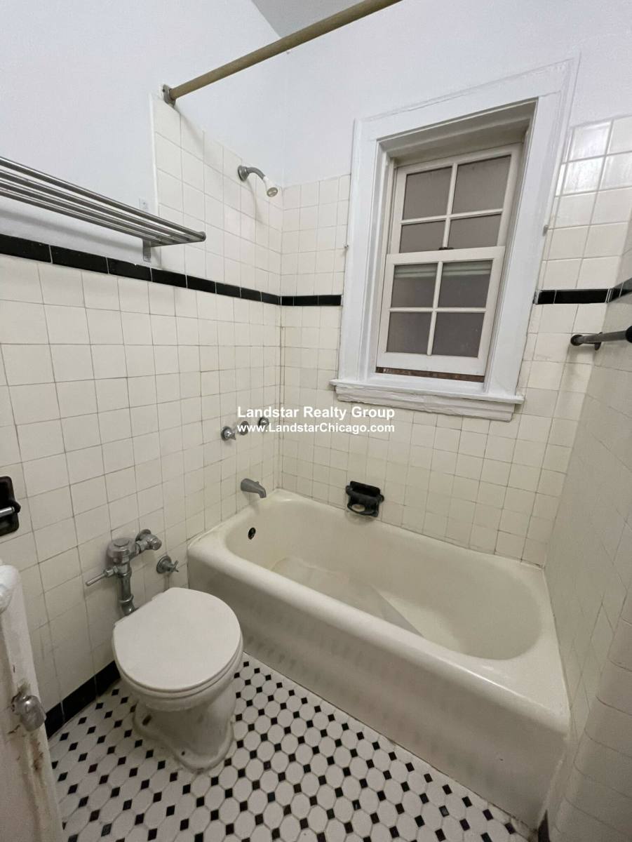 Apartment for rent at 1454 Oak Ave #3E, Evanston, IL 60201
