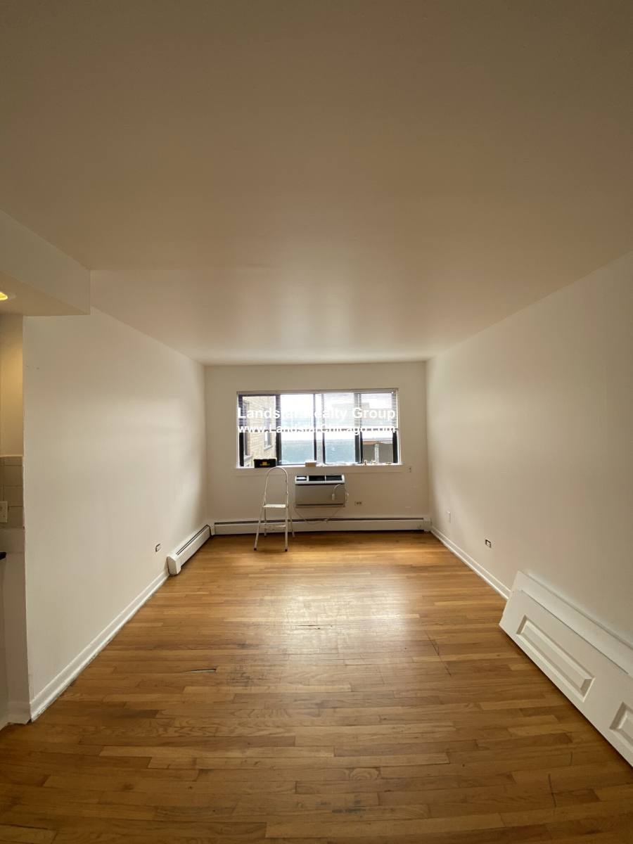 Apartment for rent at 6972 N Sheridan Rd #507, Chicago, IL 60626