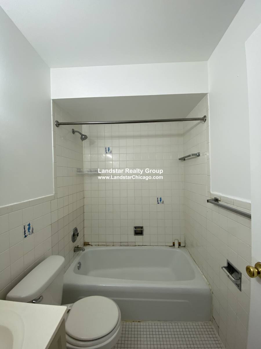 Apartment for rent at 6972 N Sheridan Rd #507, Chicago, IL 60626