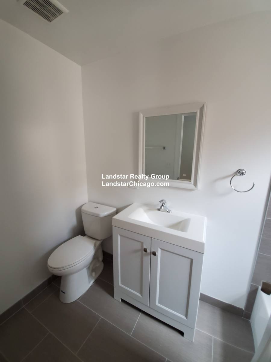 Apartment for rent at 1640 W Pratt Blvd #2B, Chicago, IL 60626