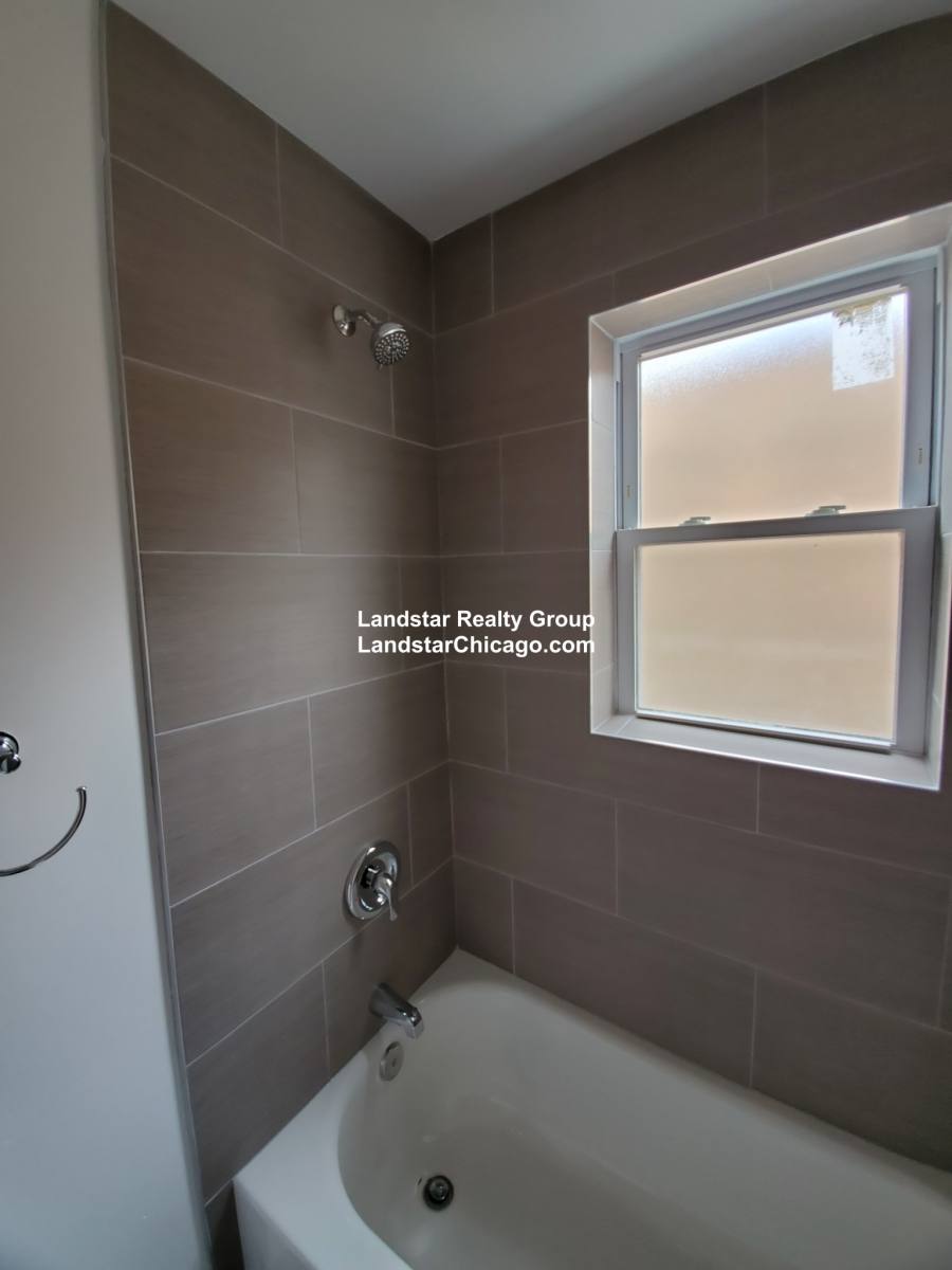 Apartment for rent at 1640 W Pratt Blvd #2B, Chicago, IL 60626