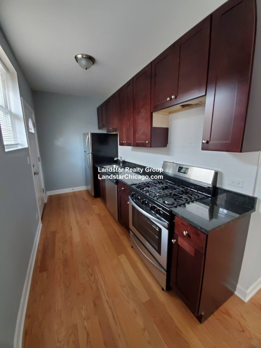 Apartment for rent at 1640 W Pratt Blvd #2B, Chicago, IL 60626