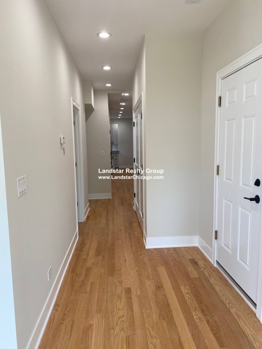 Apartment for rent at 1055 W Pratt Blvd #2A, Chicago, IL 60626