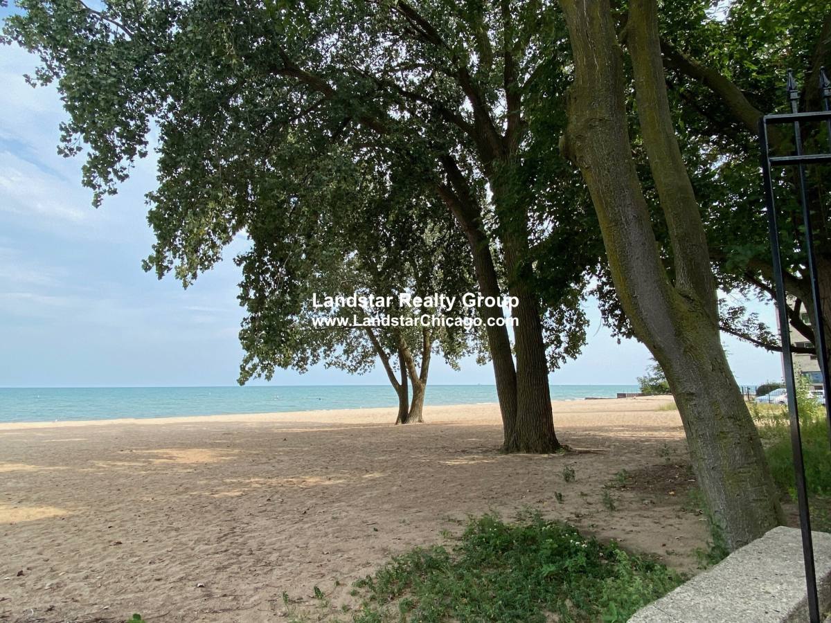 Apartment for rent at 1055 W Pratt Blvd #2A, Chicago, IL 60626