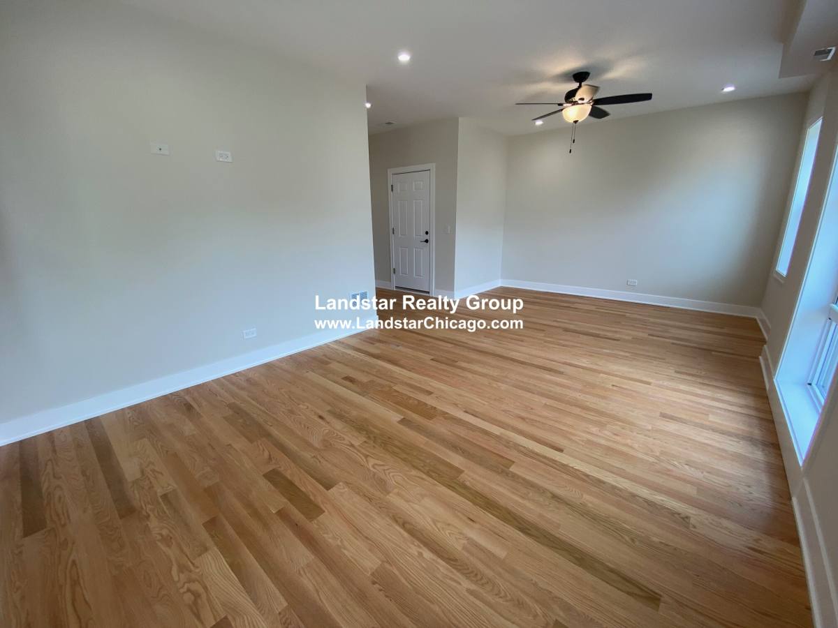 Apartment for rent at 1055 W Pratt Blvd #2A, Chicago, IL 60626