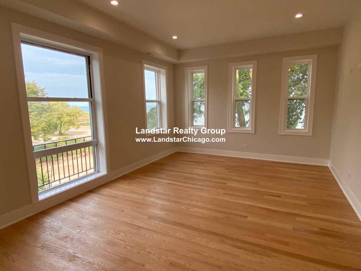 Apartment for rent at 1055 W Pratt Blvd #2A, Chicago, IL 60626