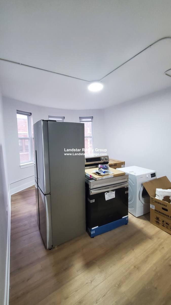Apartment for rent at 1347 W Estes Ave #2F, Chicago, IL 60626