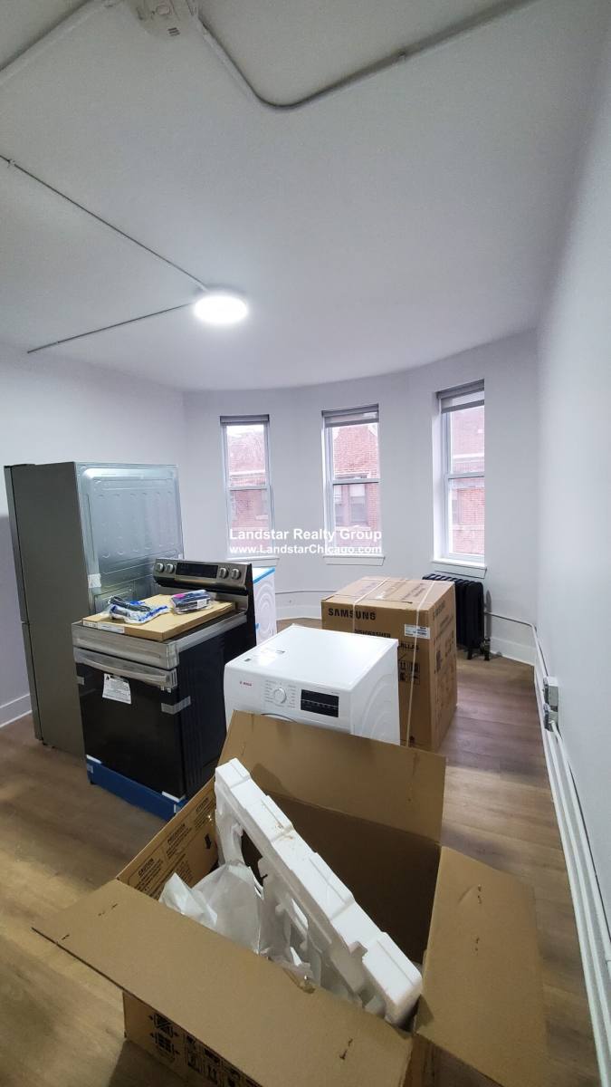 Apartment for rent at 1347 W Estes Ave #2F, Chicago, IL 60626