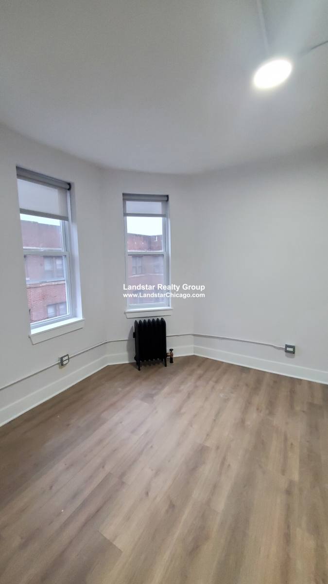Apartment for rent at 1347 W Estes Ave #2F, Chicago, IL 60626