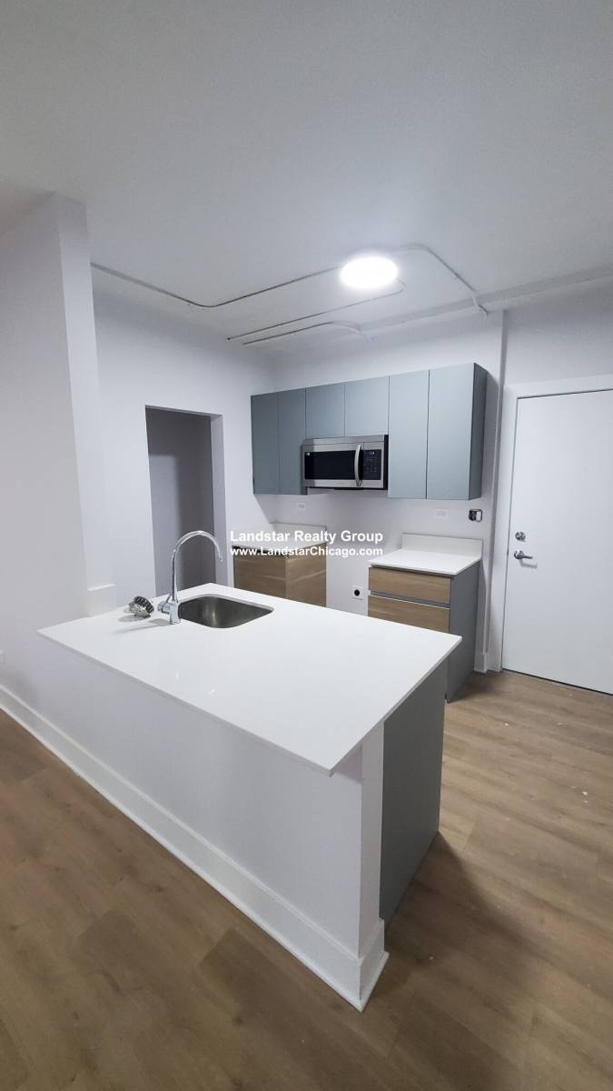 Apartment for rent at 1347 W Estes Ave #2F, Chicago, IL 60626