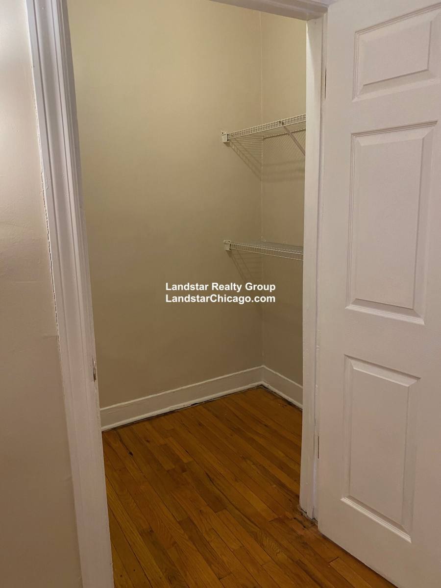 Apartment for rent at 1370 W Estes Ave #1N, Chicago, IL 60626