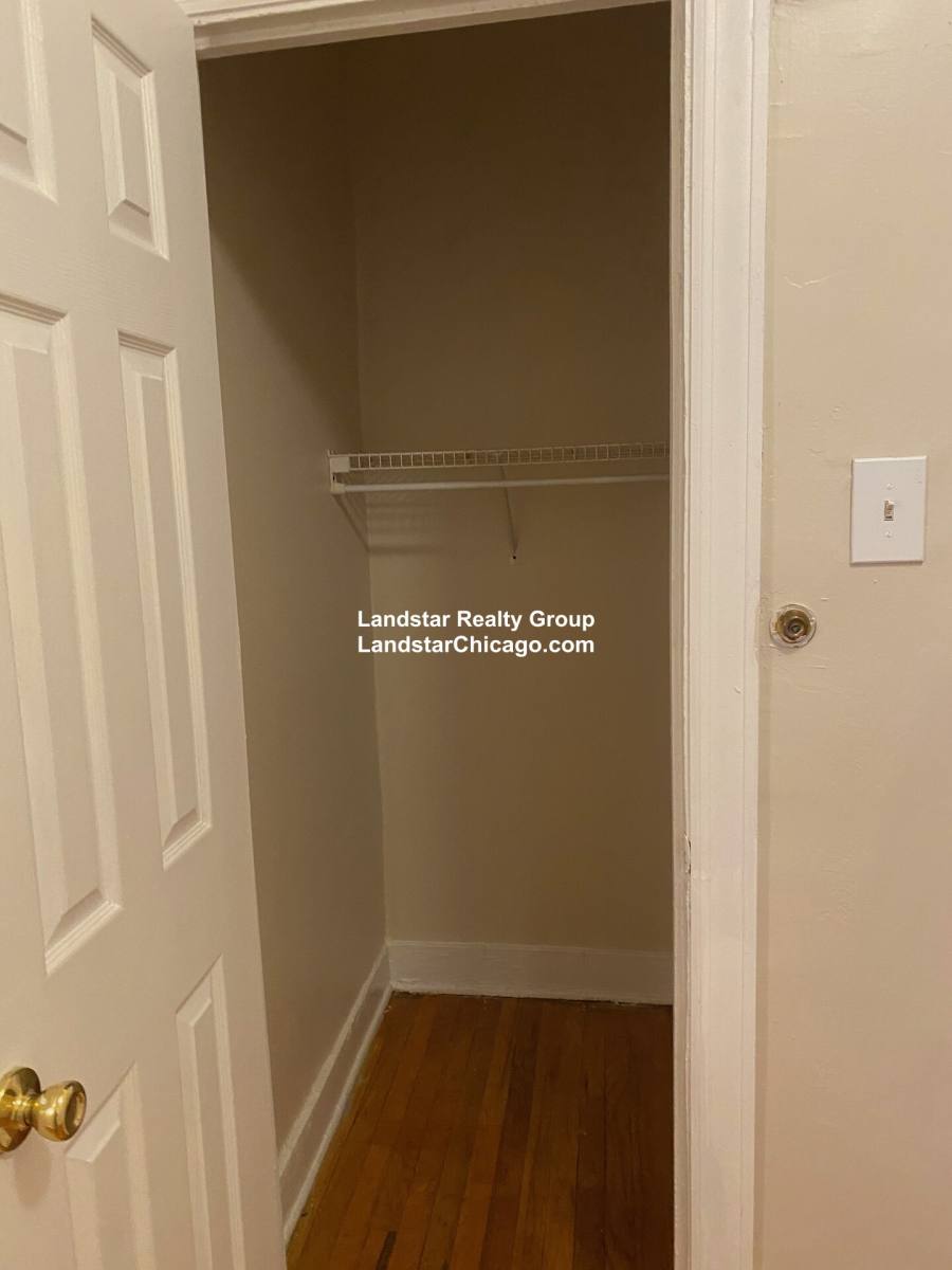 Apartment for rent at 1370 W Estes Ave #1N, Chicago, IL 60626