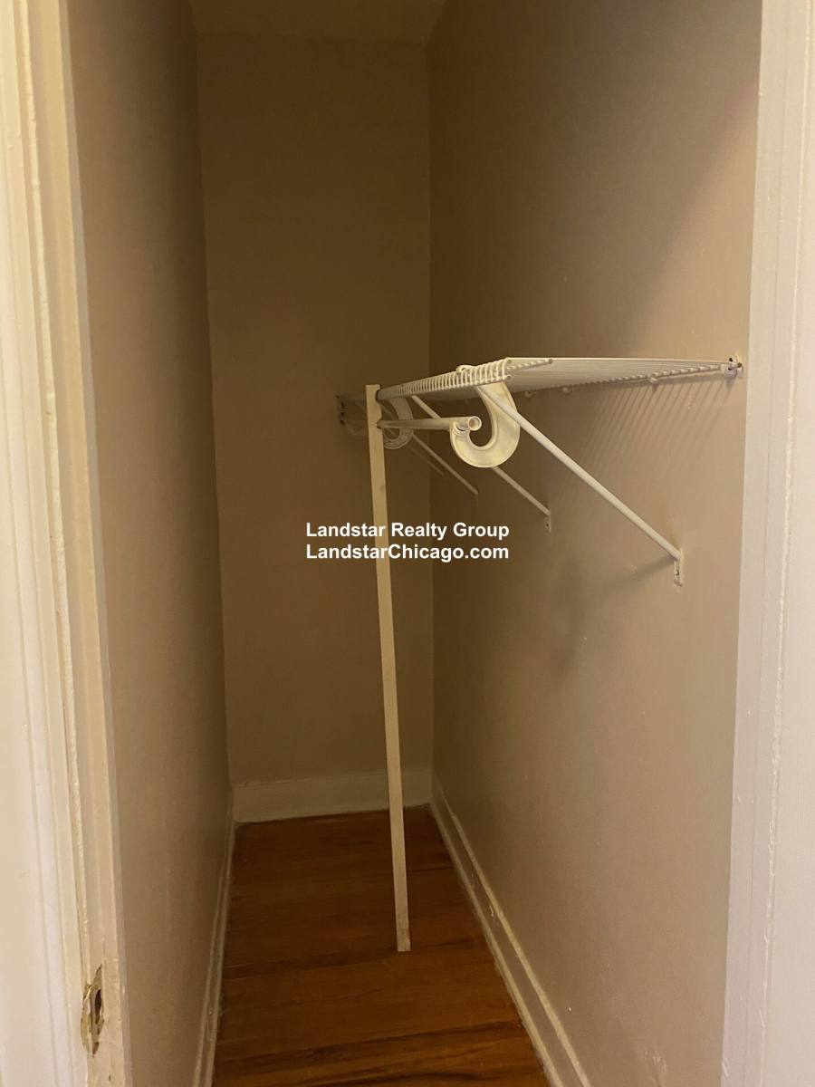 Apartment for rent at 1370 W Estes Ave #1N, Chicago, IL 60626