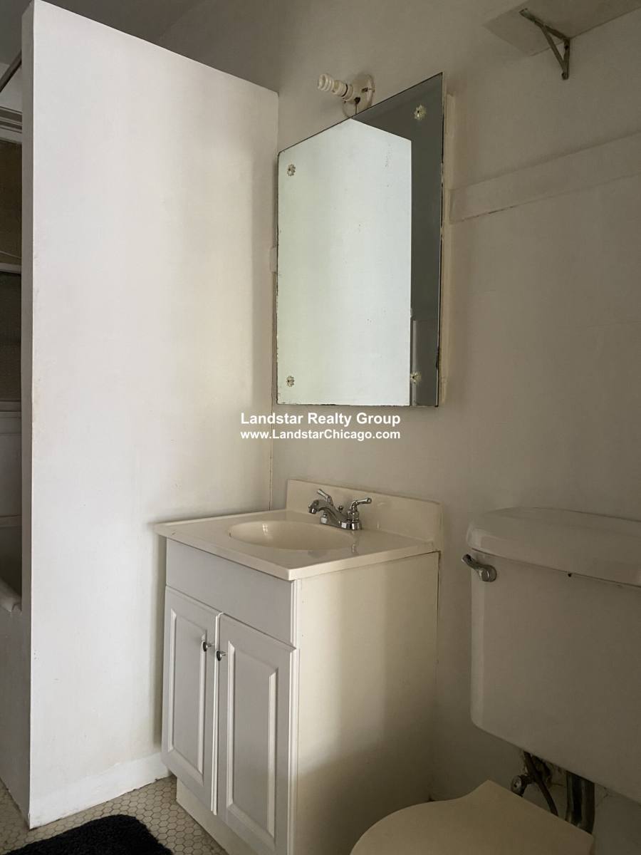 Apartment for rent at 5023 N Winchester Ave #2, Chicago, IL 60640