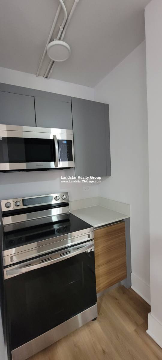 Apartment for rent at 1355 W Estes Ave #L3, Chicago, IL 60626
