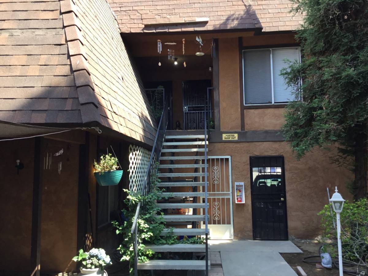 Apartment for rent at 563 W Alamos Ave, Clovis, CA 93612
