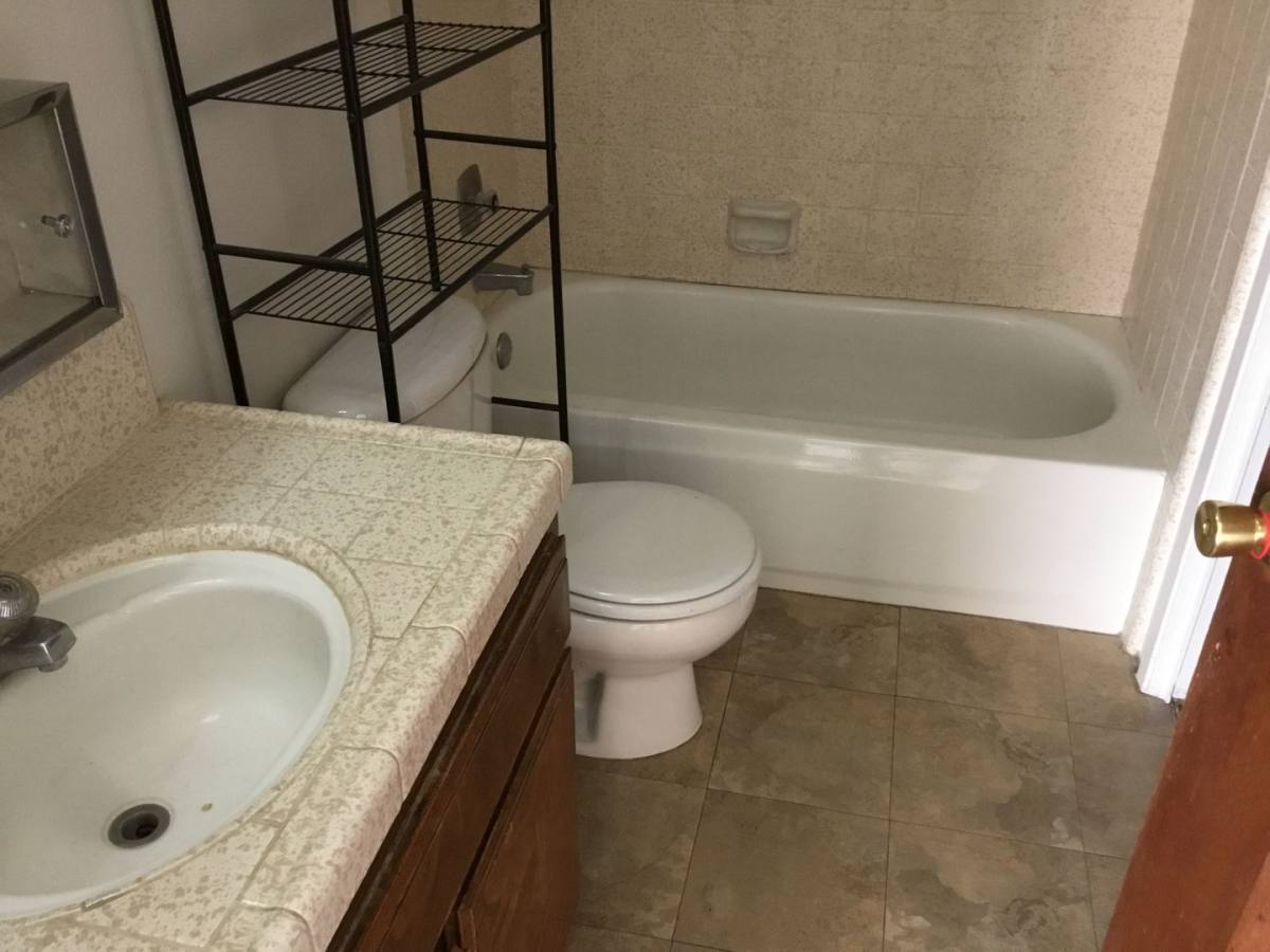 Apartment for rent at 563 W Alamos Ave, Clovis, CA 93612