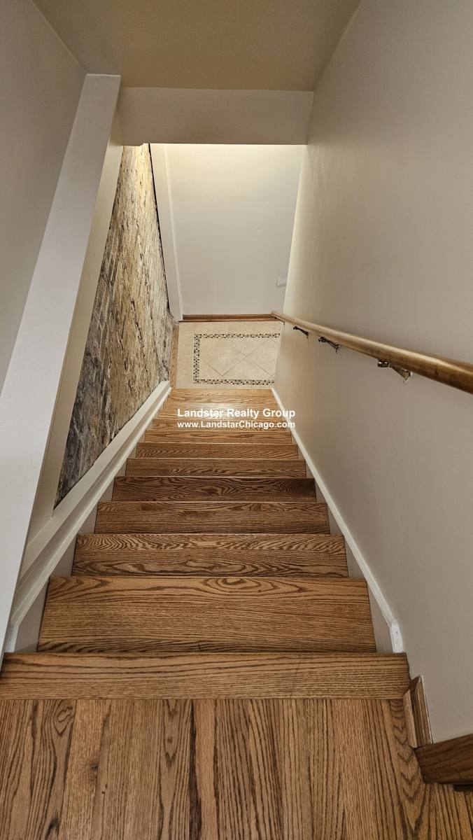 Apartment for rent at 1427 N Wood St #1F, Chicago, IL 60622