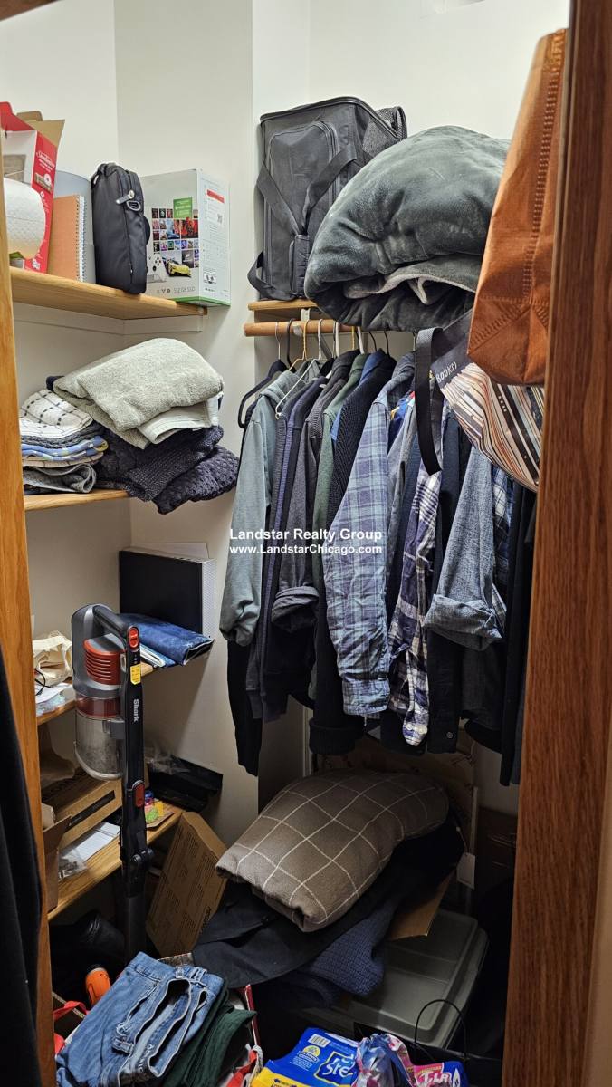 Apartment for rent at 1427 N Wood St #1F, Chicago, IL 60622