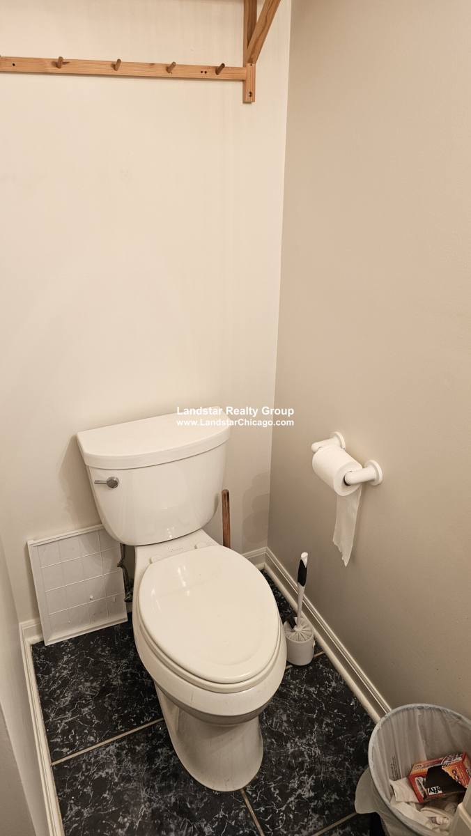 Apartment for rent at 1427 N Wood St #1F, Chicago, IL 60622