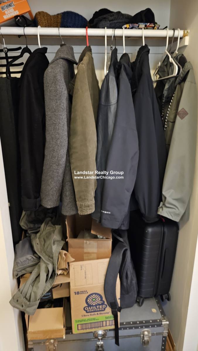 Apartment for rent at 1427 N Wood St #1F, Chicago, IL 60622