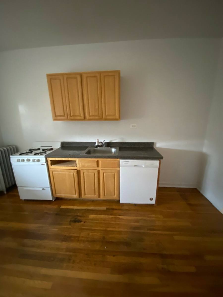 Apartment for rent at 7757 N Sheridan #1, Chicago, IL 60626