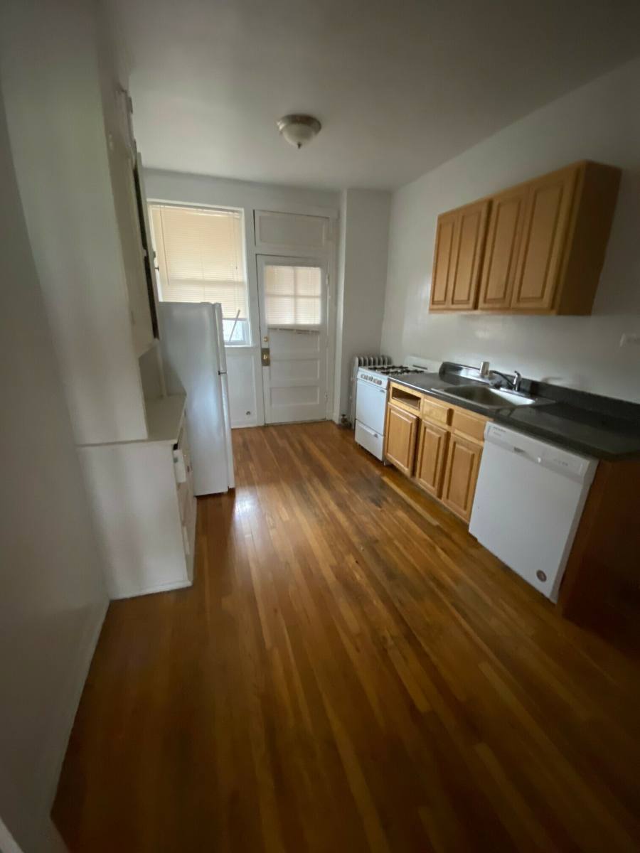 Apartment for rent at 7757 N Sheridan #1, Chicago, IL 60626