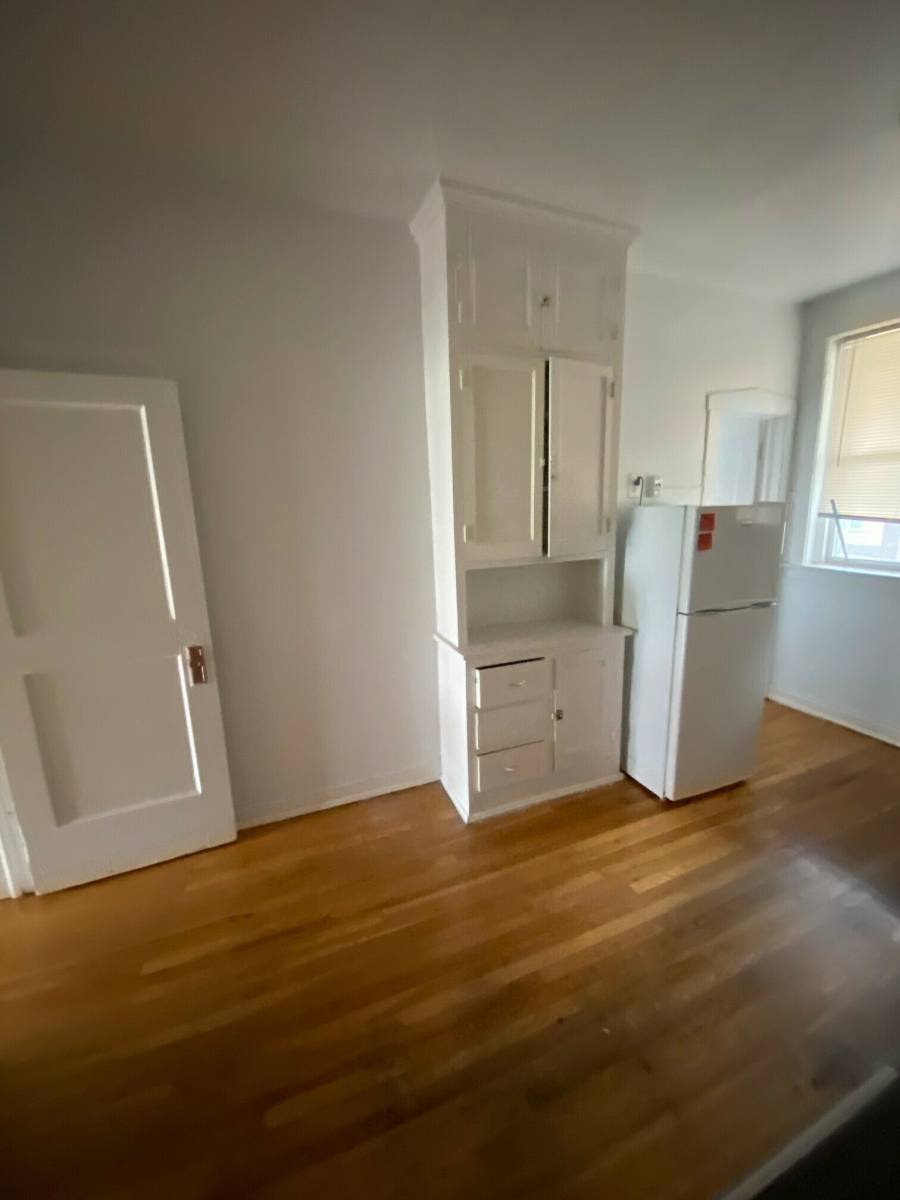 Apartment for rent at 7757 N Sheridan #1, Chicago, IL 60626