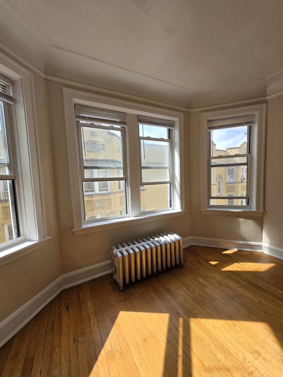 Apartment for rent at 1800 W Farwell #3B, Chicago, IL 60626