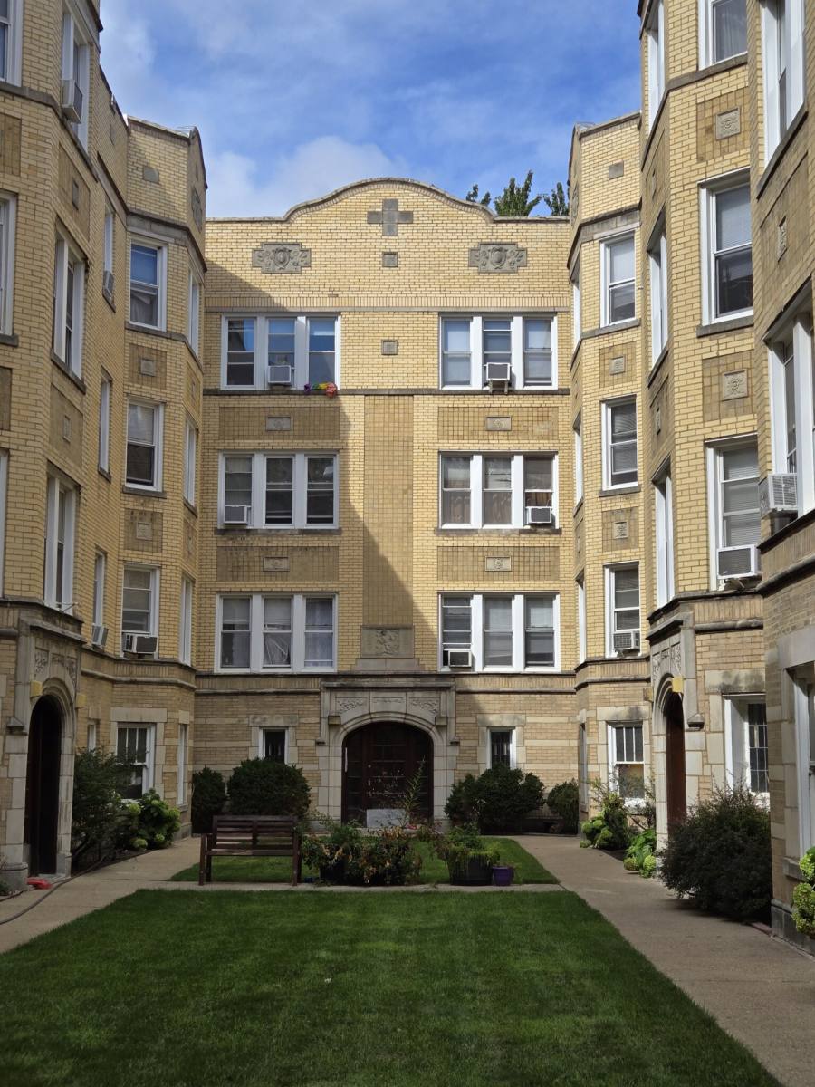 Apartment for rent at 1800 W Farwell #3B, Chicago, IL 60626