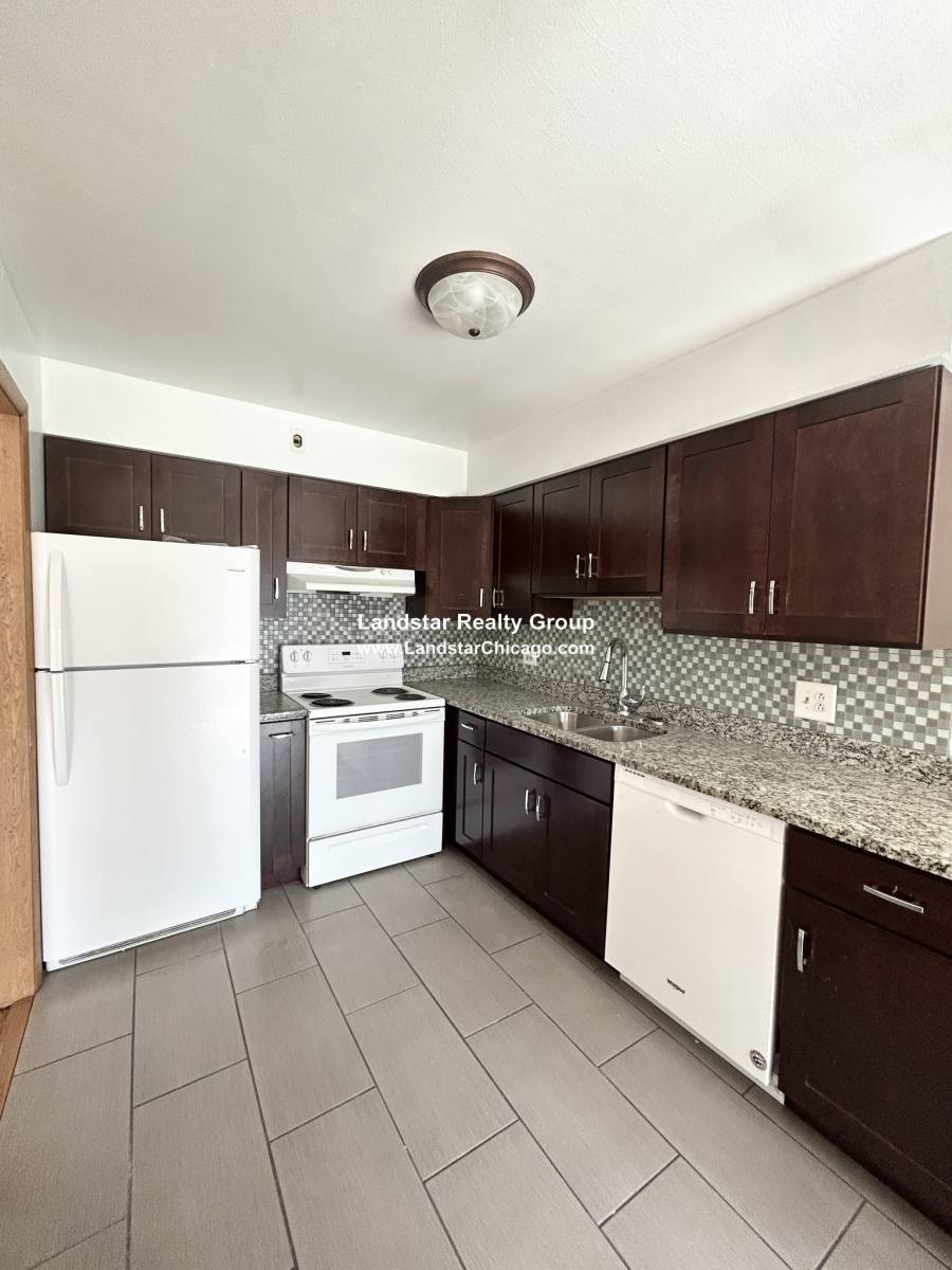 Apartment for rent at 1026 S River Rd #3C, Des Plaines, IL 60016