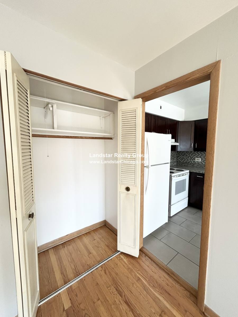 Apartment for rent at 1026 S River Rd #3C, Des Plaines, IL 60016