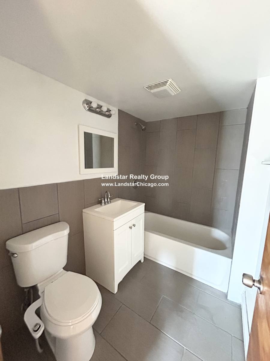 Apartment for rent at 1026 S River Rd #3C, Des Plaines, IL 60016