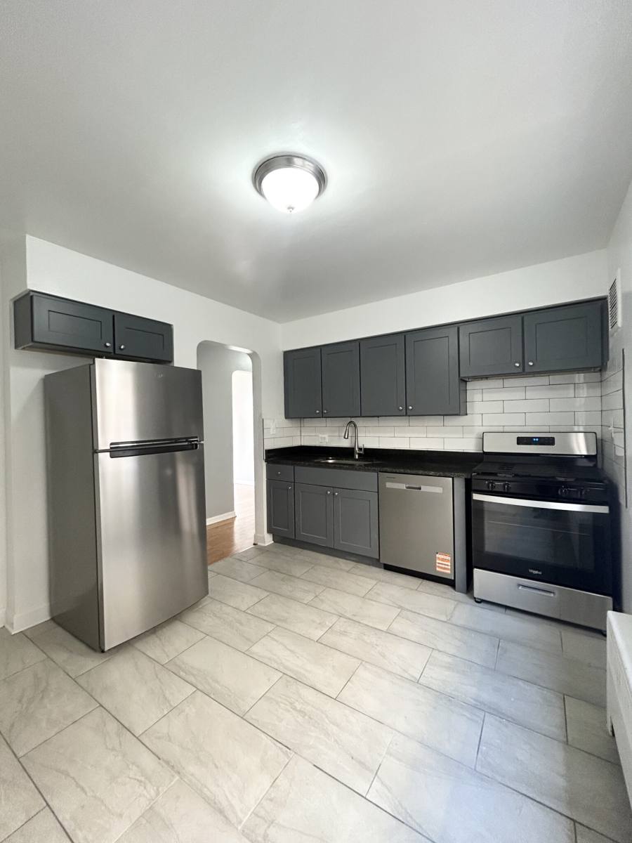 Apartment for rent at 6719 N California #1W, Chicago, IL 60645