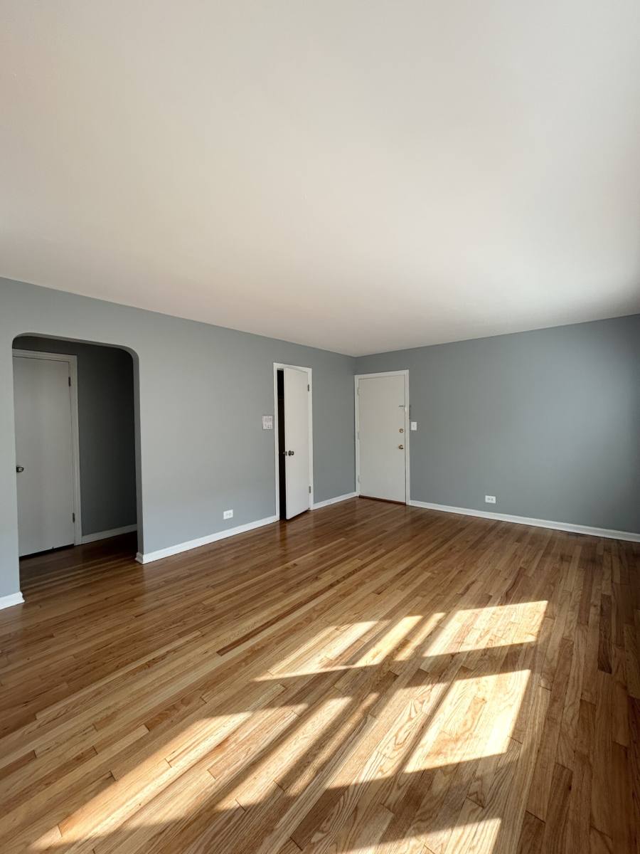Apartment for rent at 6719 N California #1W, Chicago, IL 60645