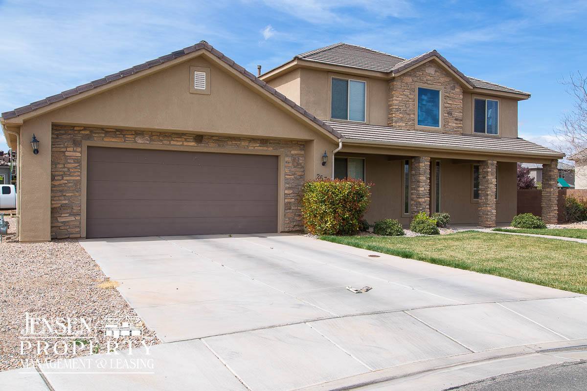 House for rent at 2570 Songbird Circle, Washington, UT 84780