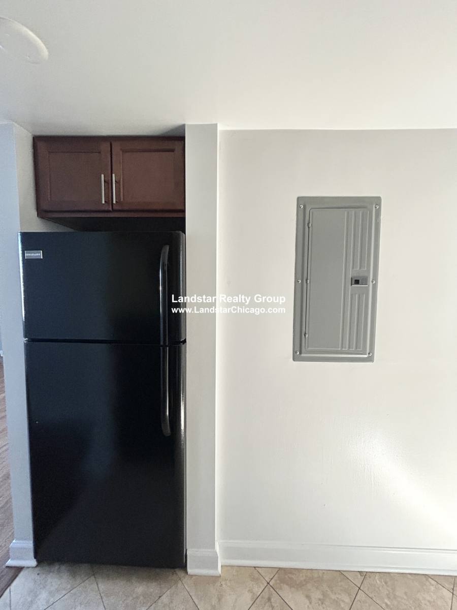 Apartment for rent at 76325 N Milwaukee Ave #1A, Niles, IL 60714