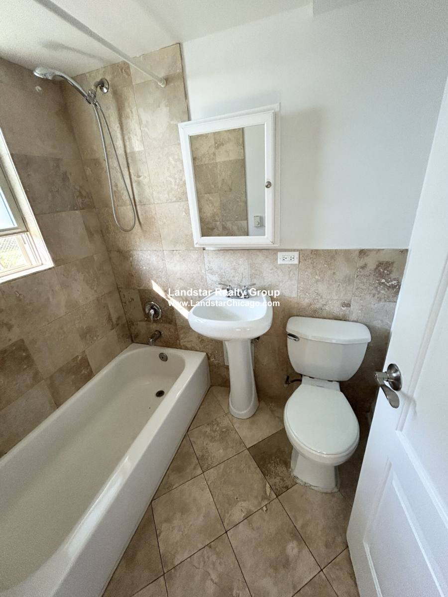 Apartment for rent at 76325 N Milwaukee Ave #1A, Niles, IL 60714
