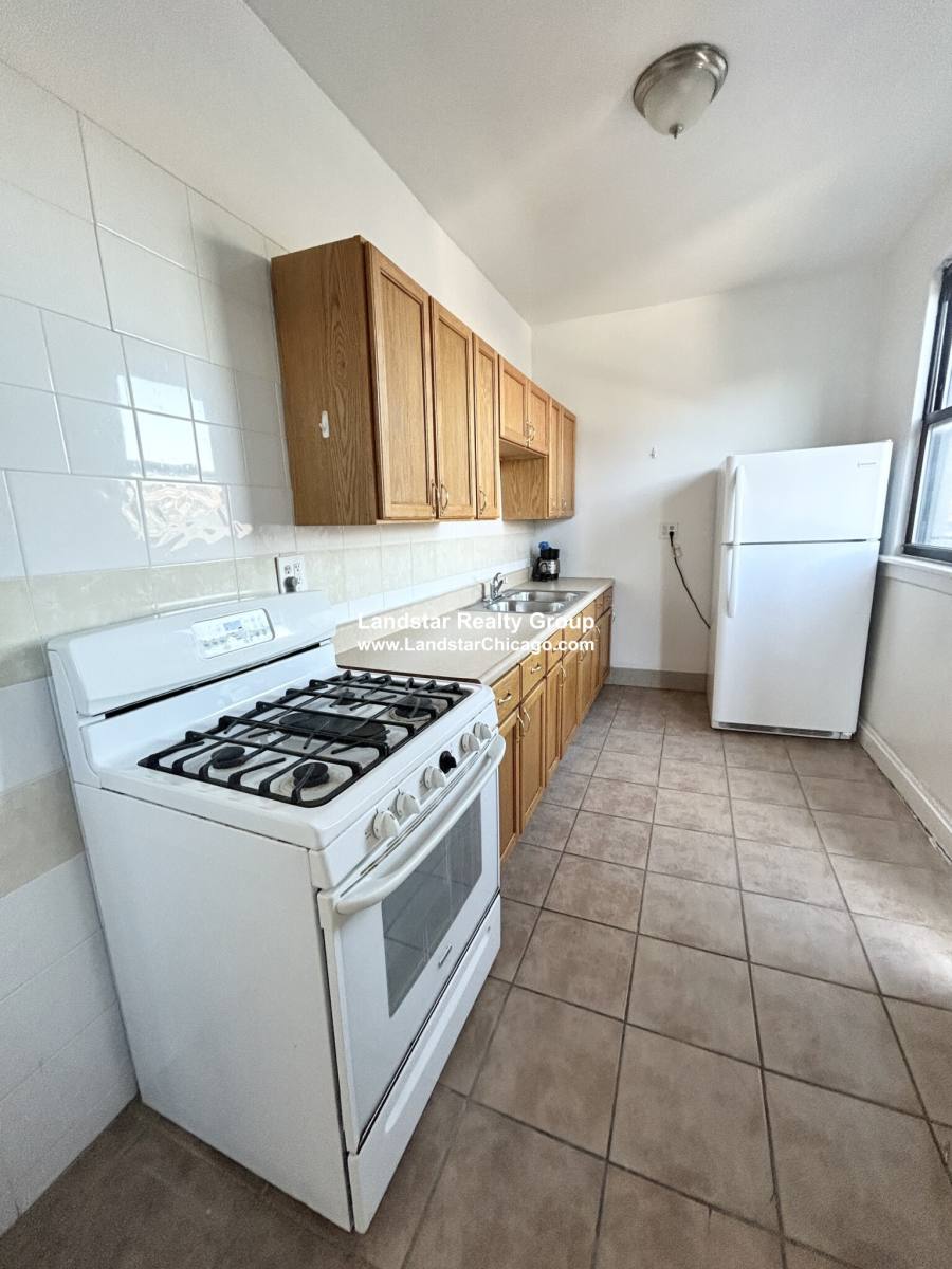 Apartment for rent at 1670 W Pratt #2B, Chicago, IL 60626