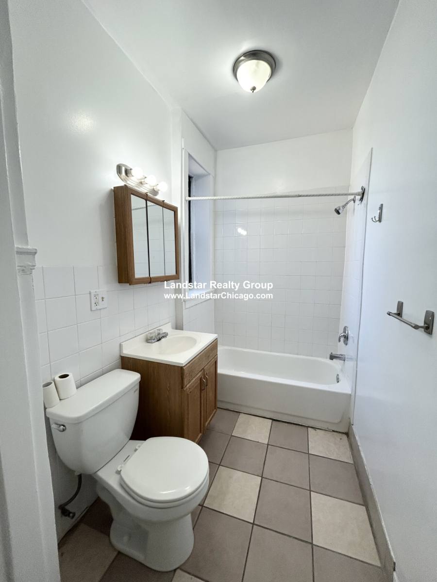 Apartment for rent at 1670 W Pratt #2B, Chicago, IL 60626