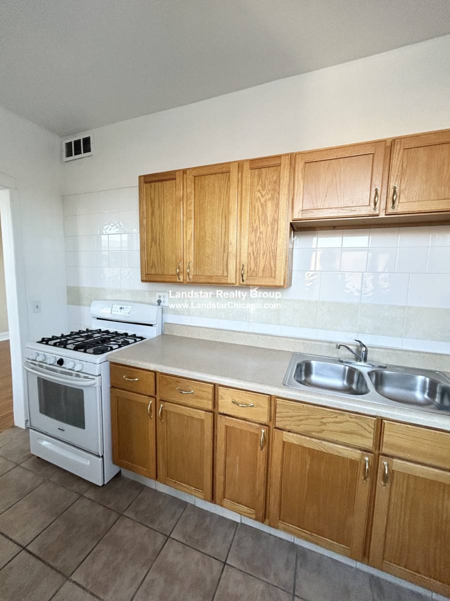 Apartment for rent at 1670 W Pratt #2B, Chicago, IL 60626