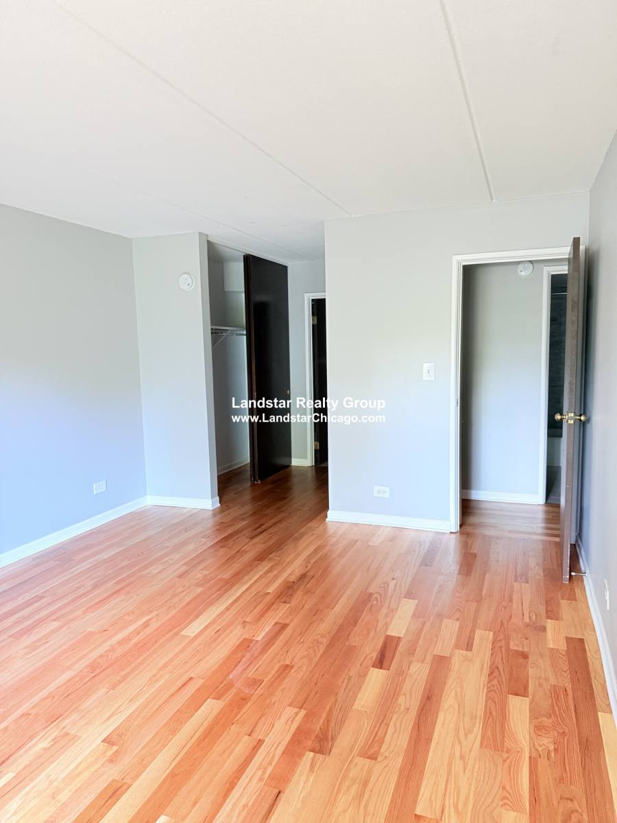 Apartment for rent at 525 Quentin Rd #104, Palatine, IL 60067