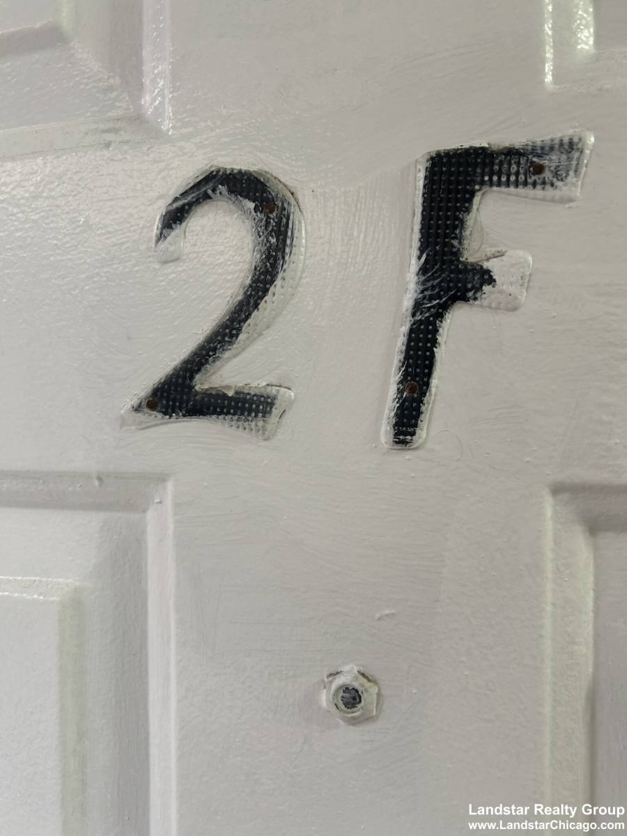 Apartment for rent at 4612 N Beacon St #2F, Chicago, IL 60640