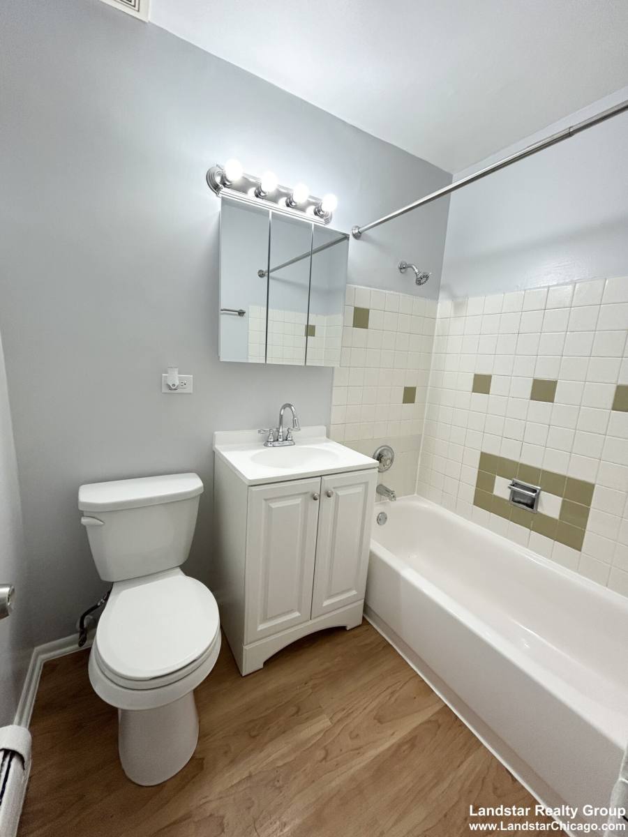 Apartment for rent at 4612 N Beacon St #2F, Chicago, IL 60640