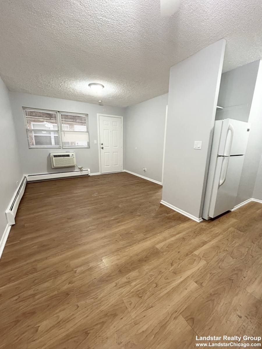 Apartment for rent at 4612 N Beacon St #2F, Chicago, IL 60640